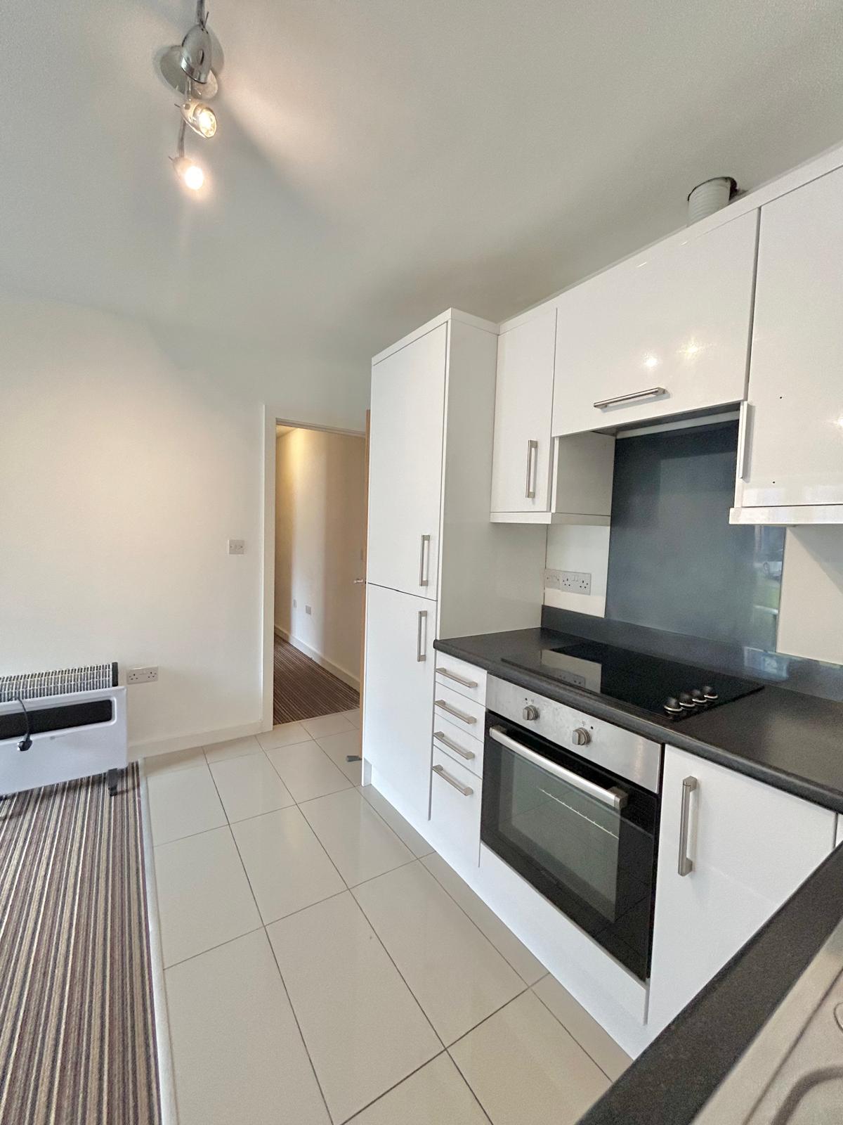 MODERN 1 BEDROOM APARTMENT ON RICHMOND ROAD