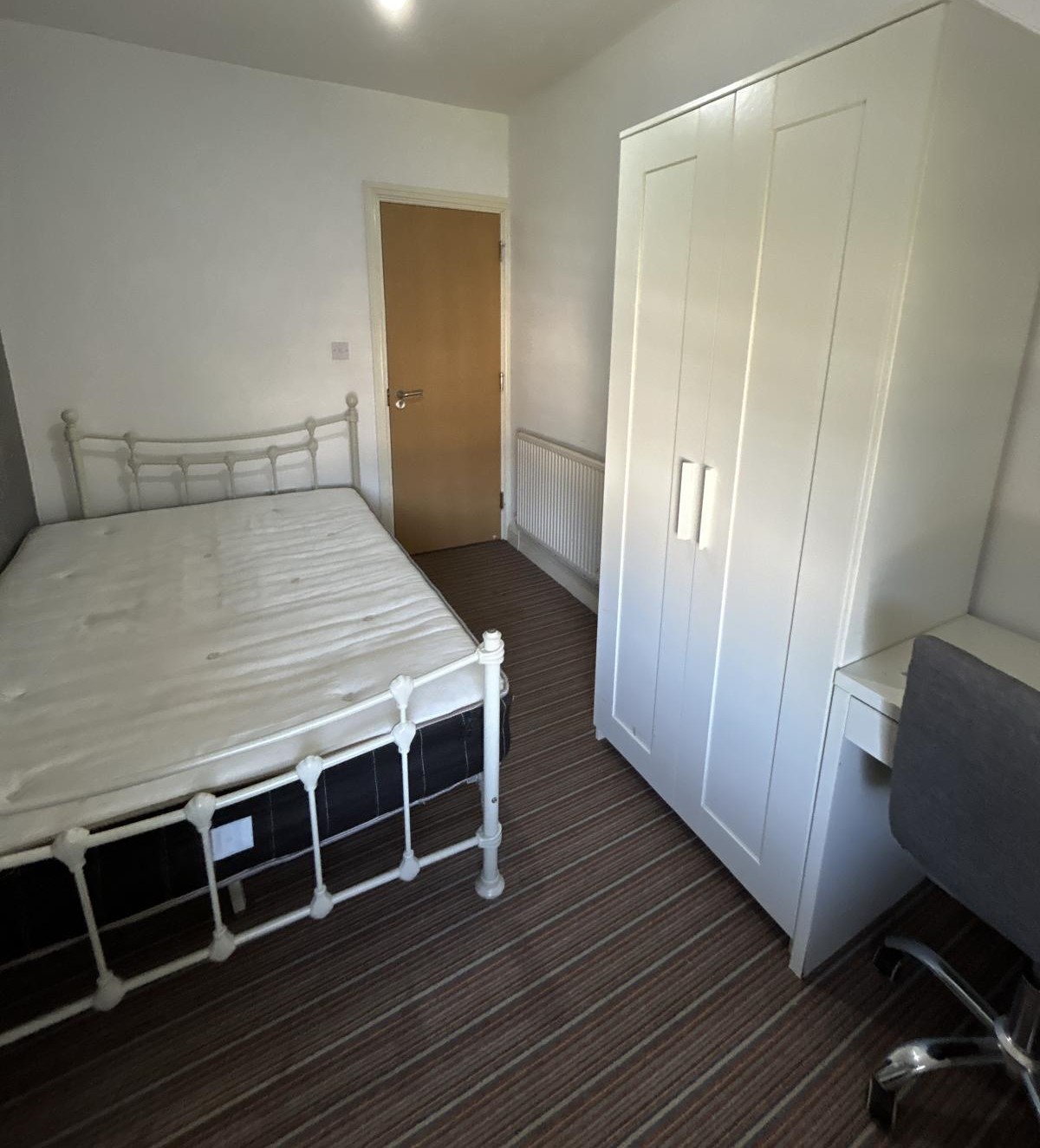 Room Available – Llanbleddian Gardens