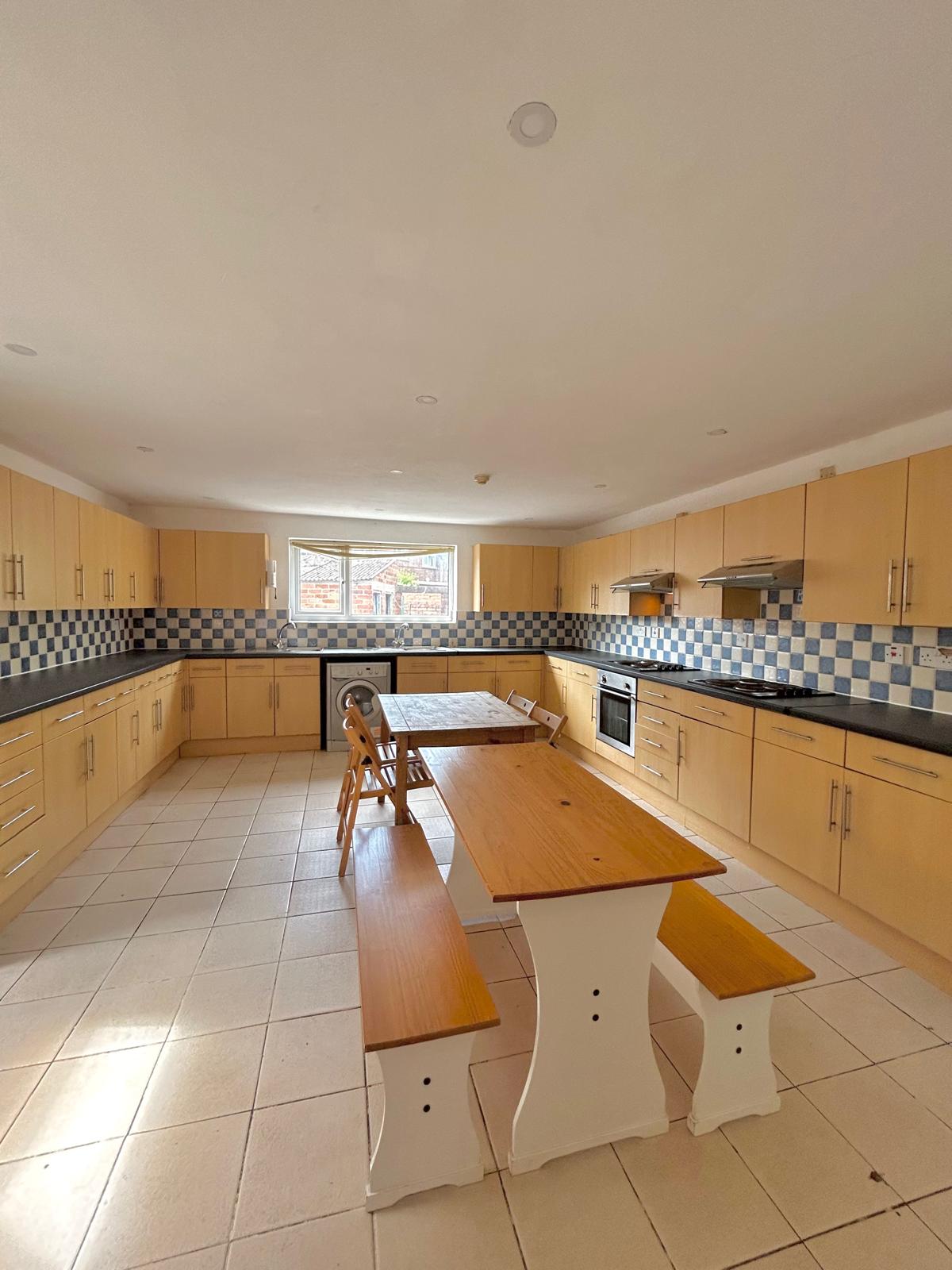 8 BEDROOM STUDENT HOME ON WOODVILLE ROAD